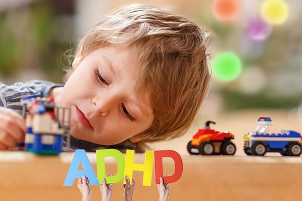 cha mẹ làm gì khi trẻ bị ADHD