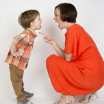 Cha mẹ ứng xử thế nào khi con chống đối và cãi lời